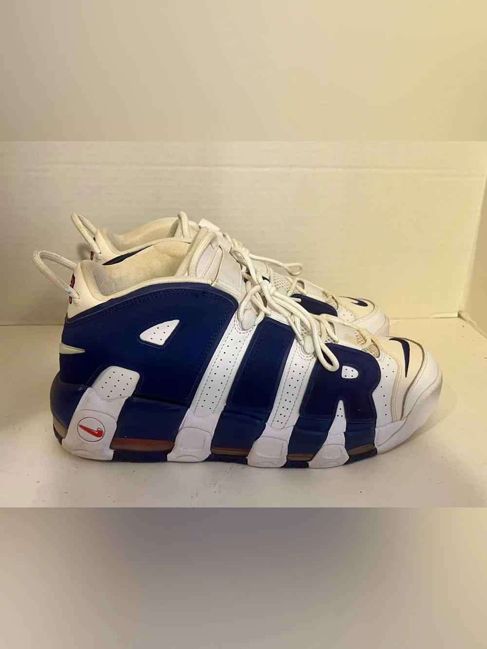 Vintage 2017 Men's Nike Air More Uptempo '96 Sneakers (11.5) NY Knicks/Ewing #33